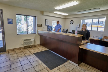 Welcome To EZ 8 Motel Newark California - Reception Desk