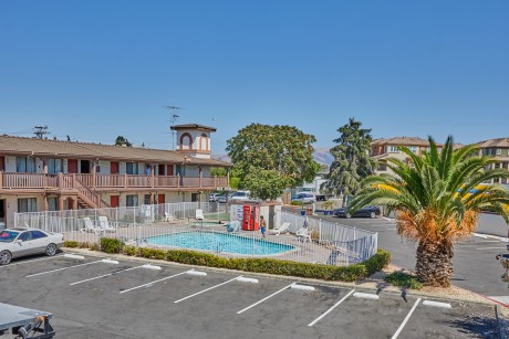 Welcome To EZ 8 Motel Newark California - Ample Parking